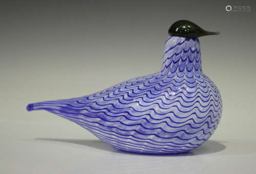 A Nuutajärvi glass bird, designed by Oiva Toikka, the mottled blue/white body with dark blue wavy