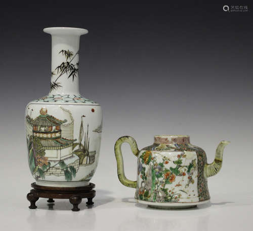 A Chinese famille verte porcelain vase, Kangxi period, of mallet form, the body painted with a