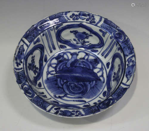 A Chinese blue and white Kraak porcelain bowl, late Ming dynasty, probably Wanli period, the