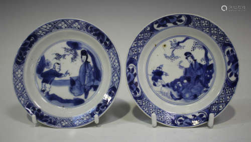 A near pair of Chinese blue and white porcelain small circular dishes, marks of Chenghua and
