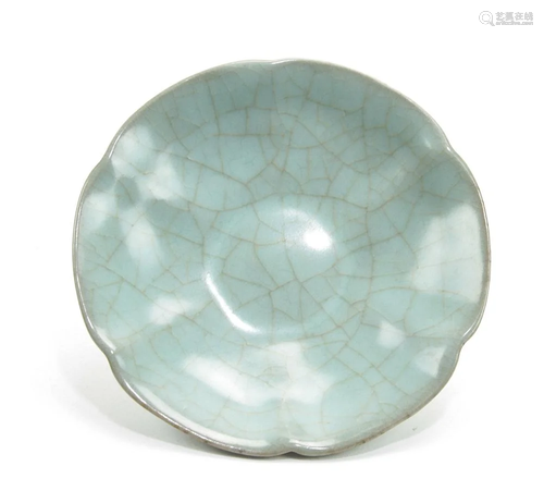 Chinese Guan Type Gray Crackle Glazed Dish