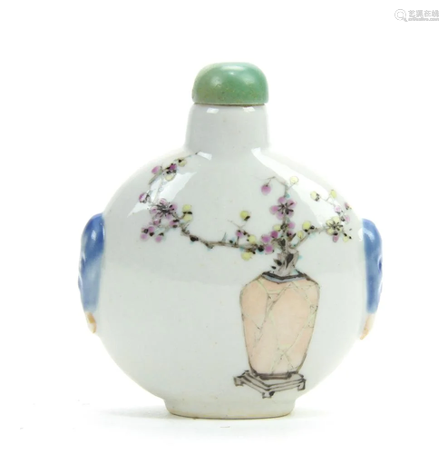 Chinese Republic Famille Rose Porcelain Snuff Bottle