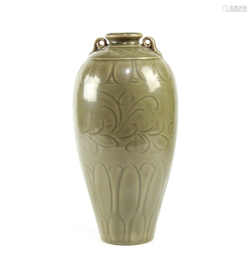 Chinese Fine Carved Yue Yao Celadon Meiping Vase