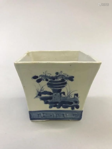 A Small Chinese Blue and White flower Planter