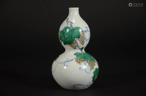 A DOUCAI GOURD VASE