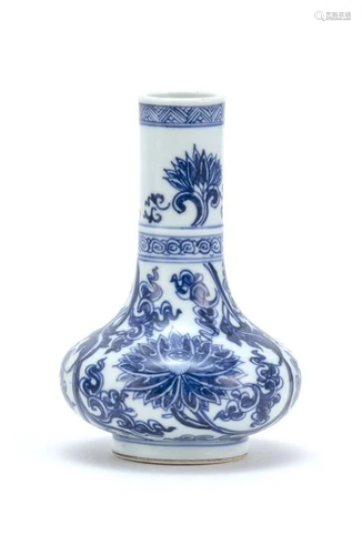 Chinese Blue and White Porcelain Vase,Mark