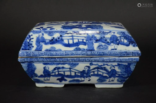 CHINESE BLUE AND WHITE FIGURE BOX,MARK