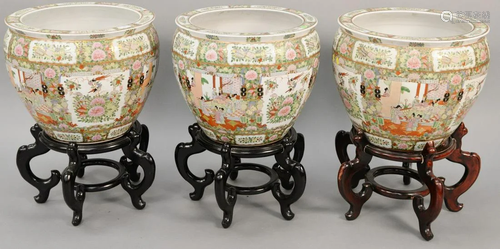 Three large Rose Medallion porcelain urns on s…