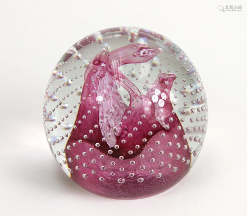 A 1982 CATHNESS BUBBLING PINK PAPERWEIGHT.
