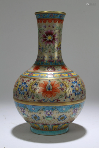 A Chinese Circular Estate Bat-framing Fortune Vase
