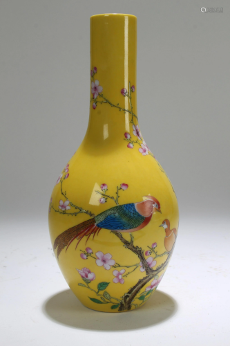 A Chinese Nature-sceen Yellow Porcelain Poetry-framing