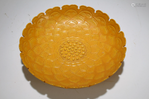 A Chinese Lotus-fortune Yellow Porcelain Plate