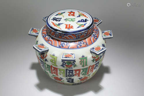 A Chinese Circular Anicent-framing Porcelain Estate