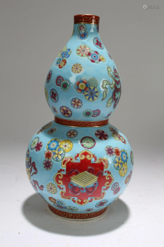 An Estate Chinese Calabash-shape Porcelain Vas…