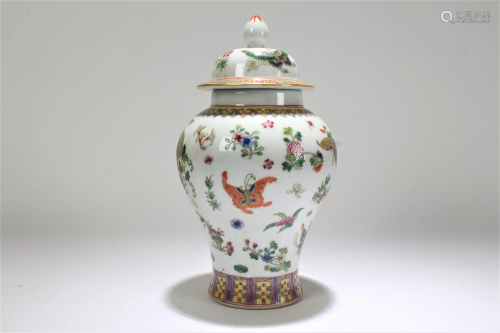 A Chinese Lidded Bat-framing Estate Porcelain Vase