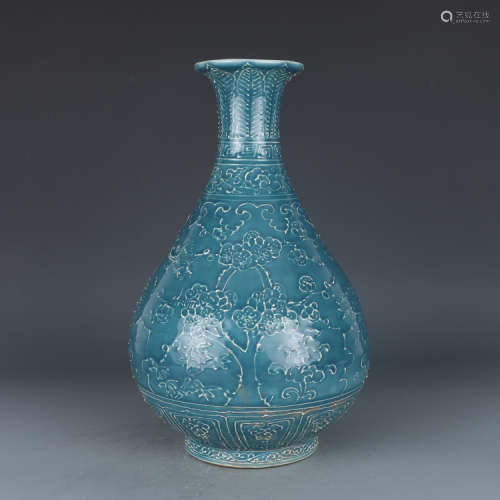 A Chinese Green Glazed Porcelain vase.