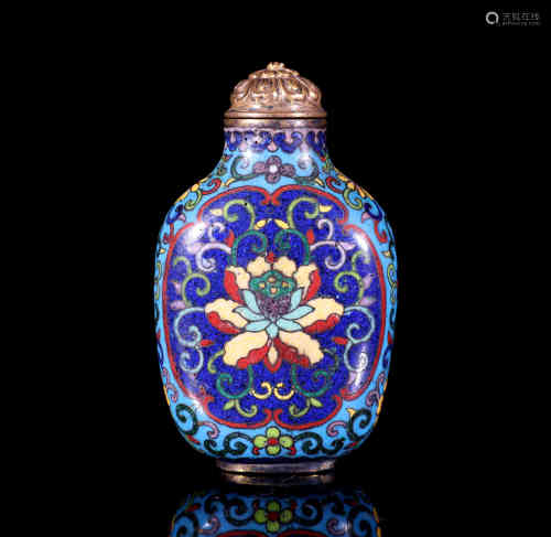 A Chinese Cloisonne Snuff Bottle.