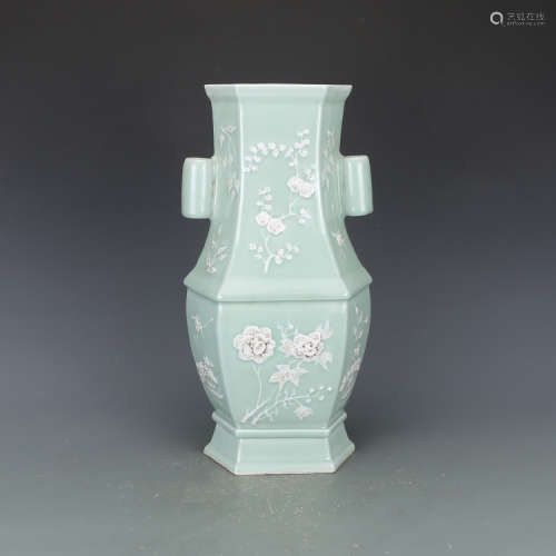 A Chinese Green Glazed Porcelain Vase.