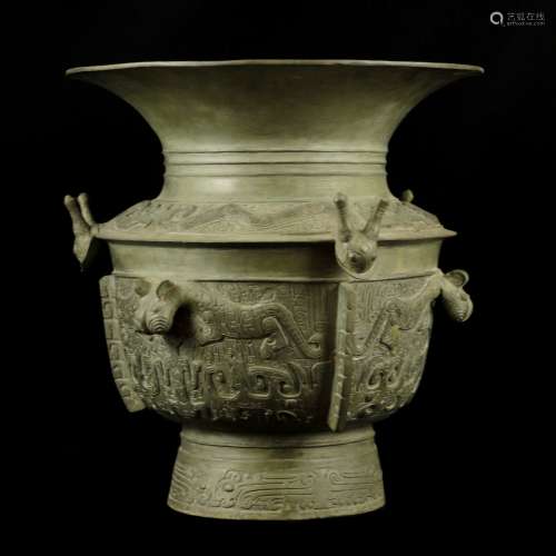 A Chinese Bronze Vase.