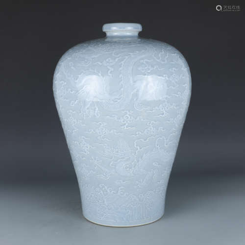 A Chinese Porcelain Meiping Vase.