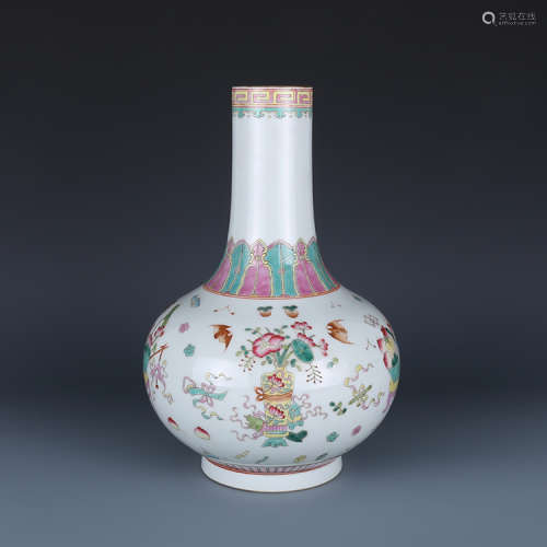 A Chinese Famille Rose Porcelain Vase.