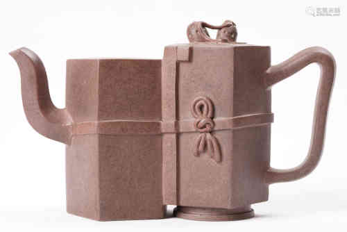 A Chinese Yixing Teapot.