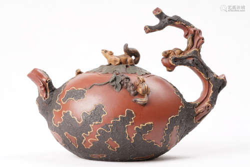 A Chinese Yixing Teapot.