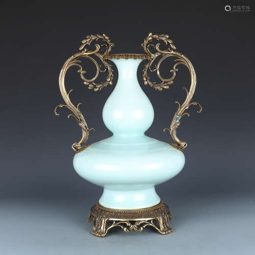 A Chinese Double Gourd Porcelain Vase.