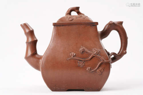 A Chinese Yixing Teapot.