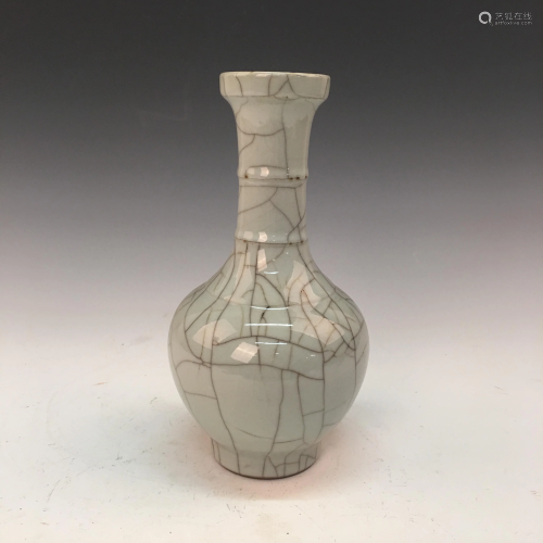 Chinese Ge Type Bottle Vase, Qianlong Mark