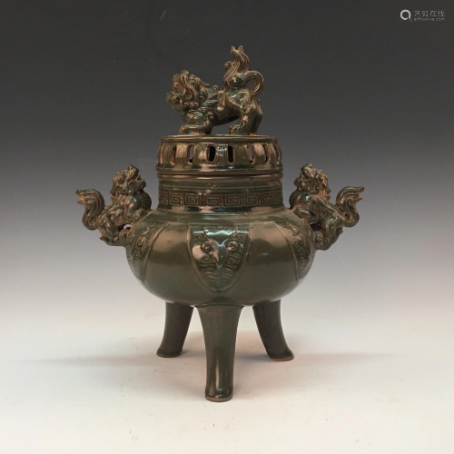 Chinese Longquan Kiln 'Ruishou' Tripod Censer