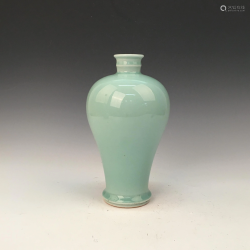 Chinese Longquan Kiln Meiping Vase, Qianlong Mark