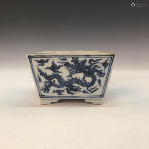 Chinese Blue-White 'Floral' Brush Holder