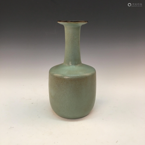 Chinese Longquan Kiln Vase