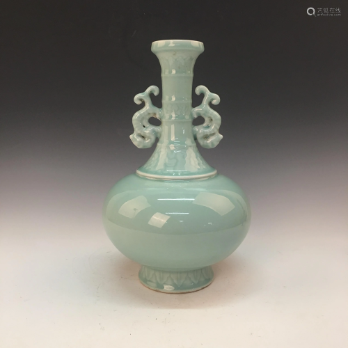 Chinese Green Glazed Vase, Qianlong Mark