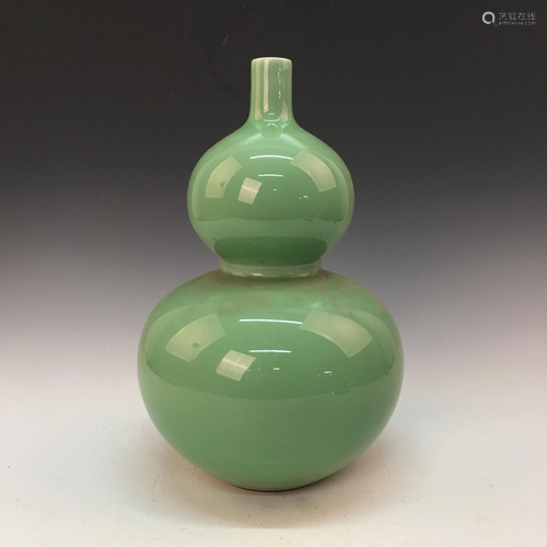 Chinese Green Glazed Double-Goured Bottle Vase, Ka…