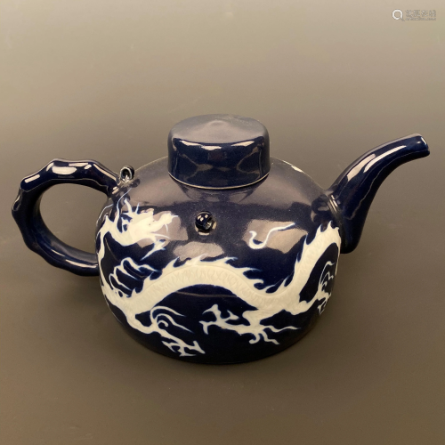 Chinese Blue and White Glazed 'Dragon' Lidded Teapot