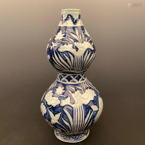 Chinese Blue-White 'Fish&Flower' Engraved Vase