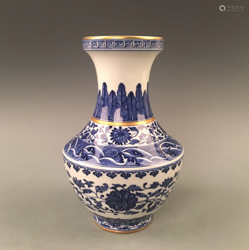 Chinese Blue and White Flower Vase Qianlong Mark