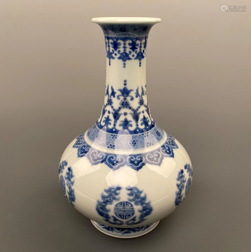 Chinese blue and white Fu Zi vase Daoguang Mark