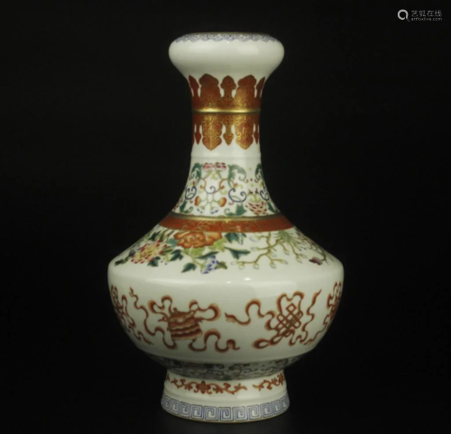 Qing Qianlong Fencai Porcelain Vase