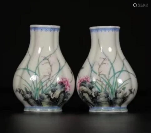 Pair of Qing Qianlong Enamel Porcelain Vases