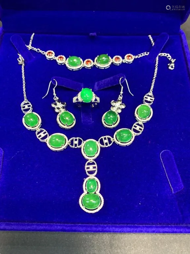 A Set of Beautiful Jade Jewelry