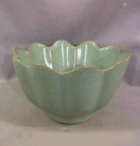 Ru Kiln Ice Crack Porcelain Lotus Bowl