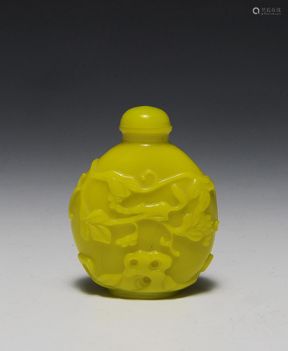 Yellow Peking Glass Snuff Bottle, 19th Century