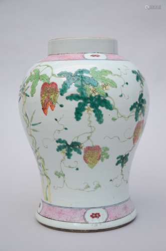 A vase in Chinese porcelain 'citrus fruits' (35cm)