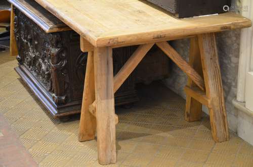 A large trestle table (89x260x76cm)