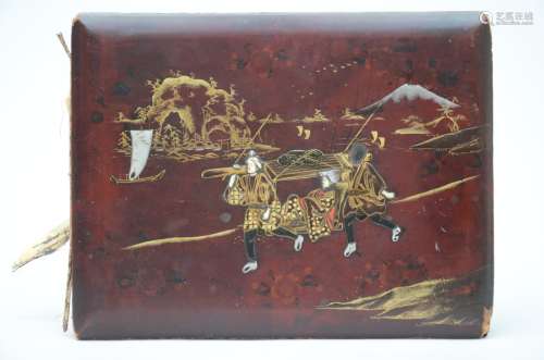 Japanese album in lacquer with coloured photos 'views of Kobe' (*) (27x36cm)