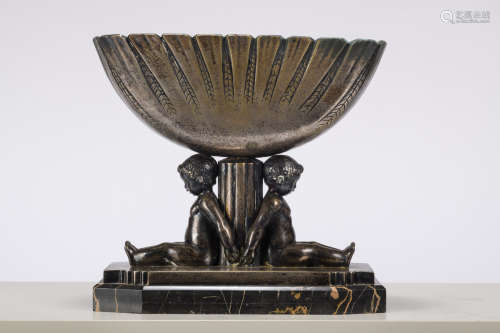 Art deco coupe in silvered bronze by Paul Silvestre (fonderie Susse frères à Paris) (16x33x31cm)