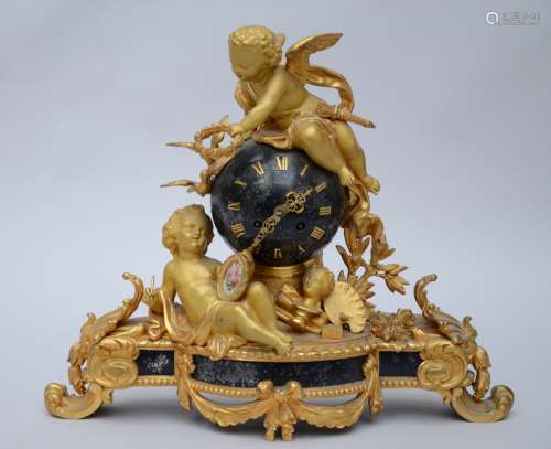 A Napoleon III clock in bronze 'putti' (13x42x36cm)